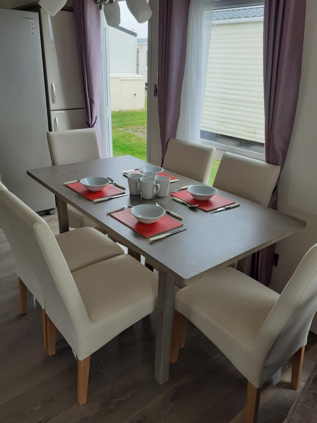 3 Bedroom Caravan St Osyth With Free Wifi And Parking Great Clacton